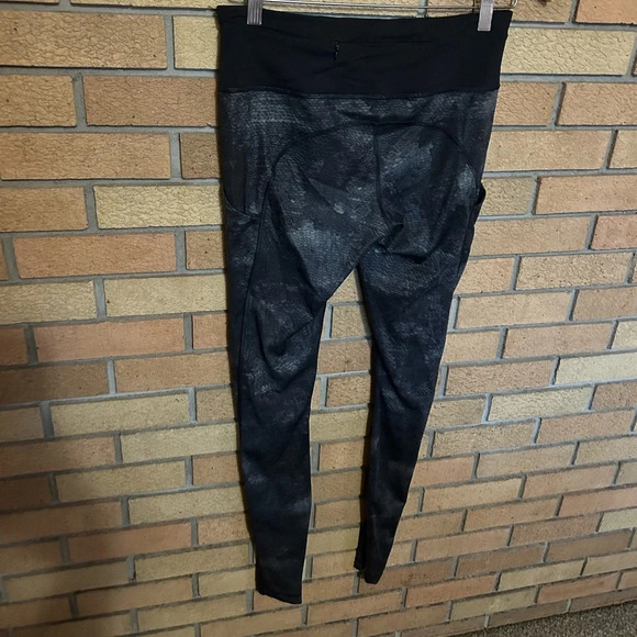 Lululemon Leggings Gray Snake Scale Print Full Length Athletic Pants Size 6 - Picture 3 of 5
